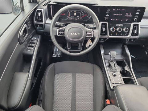 2023 Kia Sorento LX
