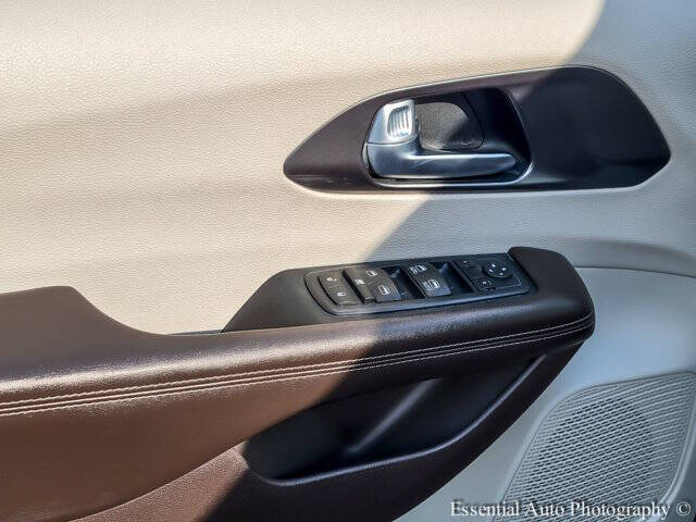2017 Chrysler Pacifica Touring-L