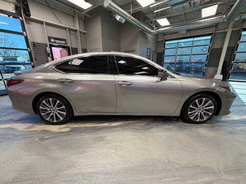 2019 Lexus ES 300h