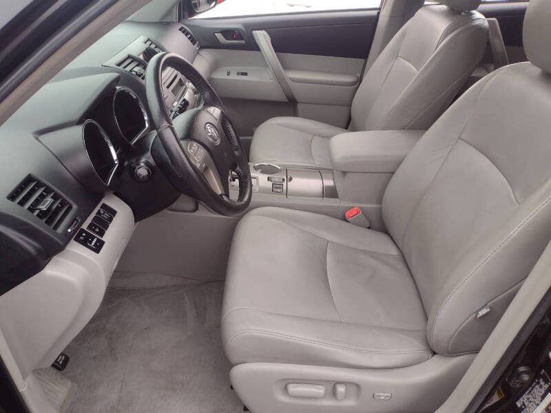 2010 Toyota Highlander SE photo 8