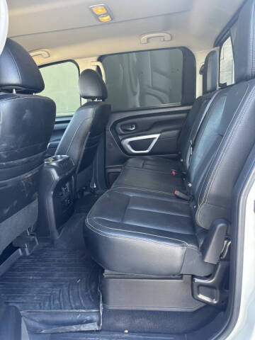 2017 Nissan Titan SL