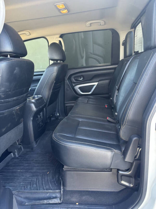 2017 Nissan Titan SL