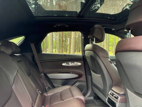2023 Genesis GV70 2.5T Standard