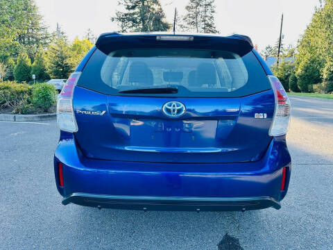 2016 Toyota Prius v Three