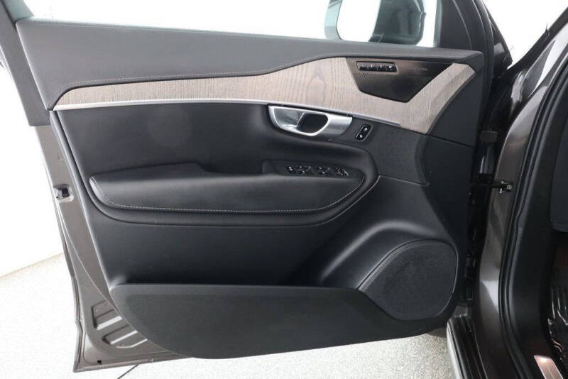 2023 Volvo XC90 Recharge T8 Ultimate Bright Theme 6P