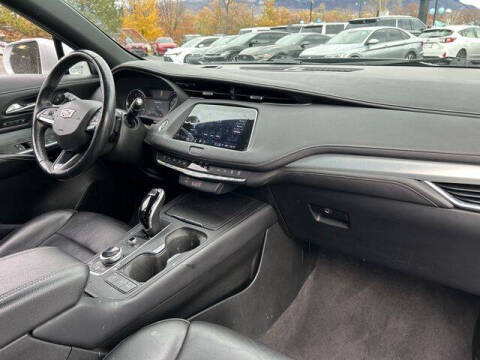 2022 Cadillac XT4 Premium Luxury