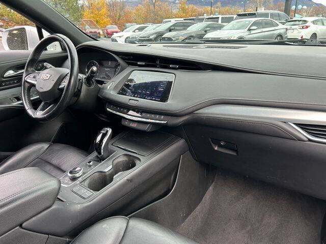 2022 Cadillac XT4 Premium Luxury