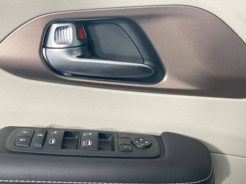 2024 Chrysler Voyager LX