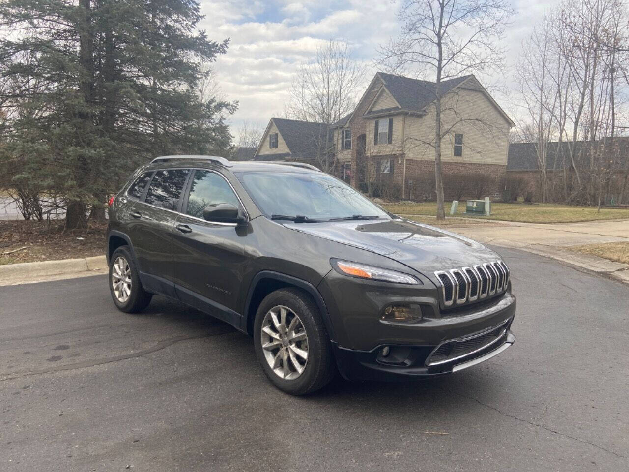 2016 Jeep Cherokee for sale at ZAKS AUTO INC in Detroit, MI