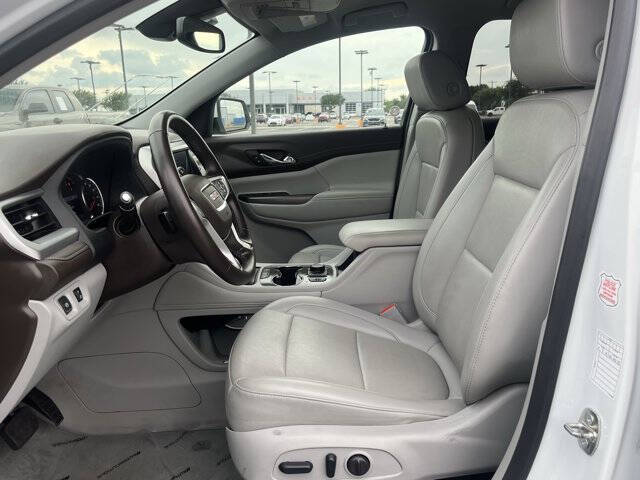 2023 GMC Acadia SLT