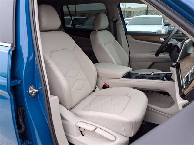 2025 Volkswagen Atlas SE