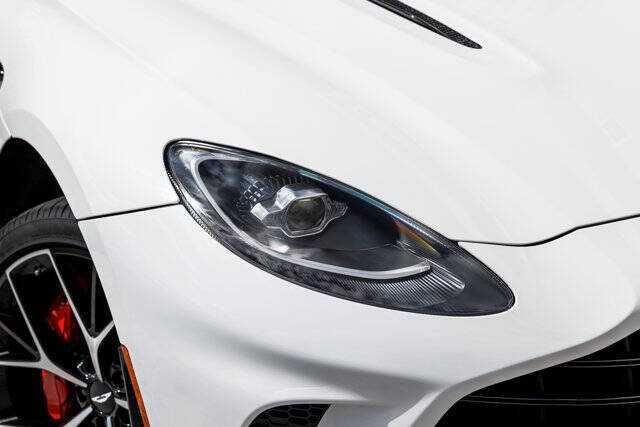 2025 Aston Martin DBX 707