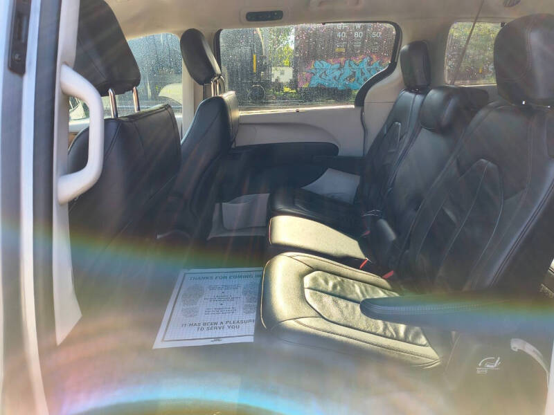 2017 Chrysler Pacifica Touring-L