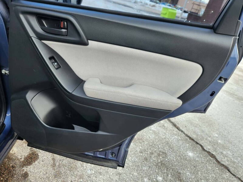 2014 Subaru Forester 2.5i