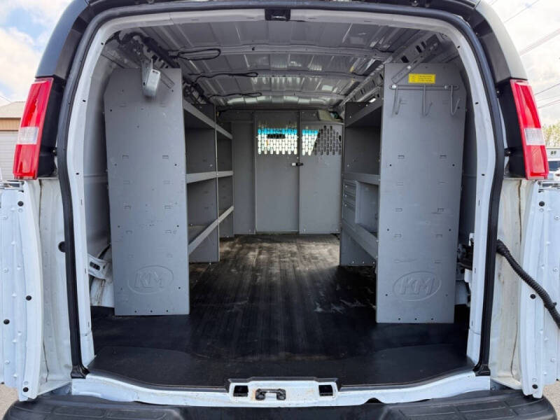 2022 GMC Savana 2500