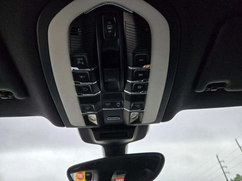 2015 Porsche Macan S