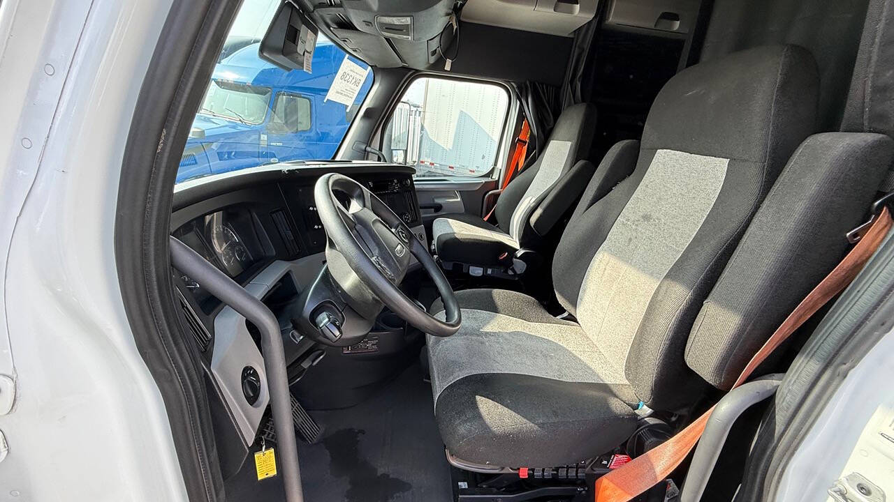 2020 Freightliner Cascadia for sale at KING TRUCK TRAILER SALES in Bakersfield, CA