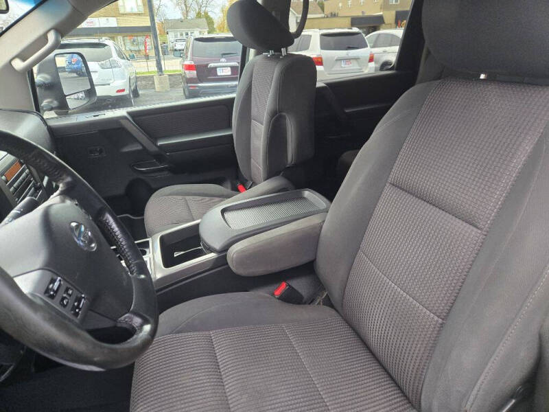 2012 Nissan Titan SV