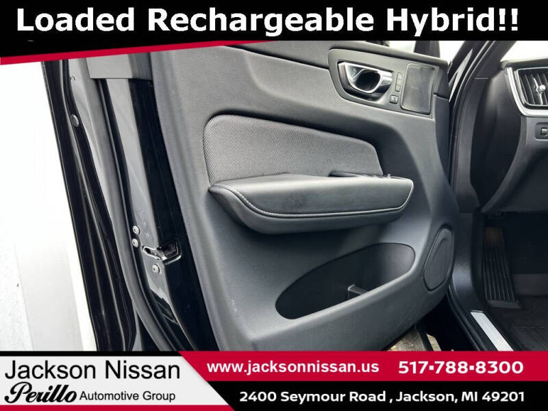 2022 Volvo XC60 Recharge T8 R-Design