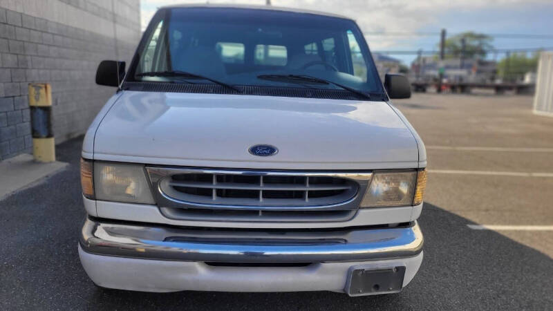 2000 Ford E-150 Chateau