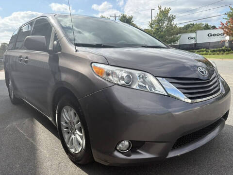 2014 Toyota Sienna XLE 8-Passenger
