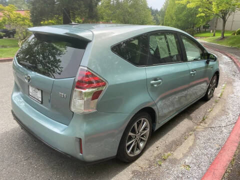 2015 Toyota Prius v Five