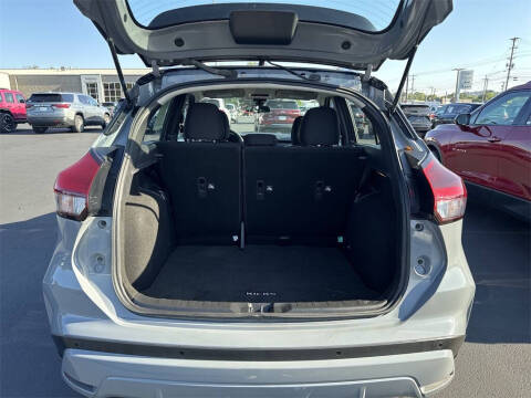 2023 Nissan Kicks SR