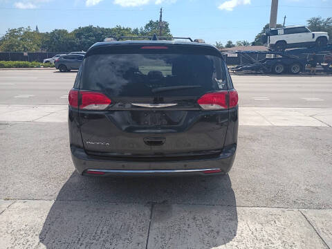 2017 Chrysler Pacifica Touring Plus