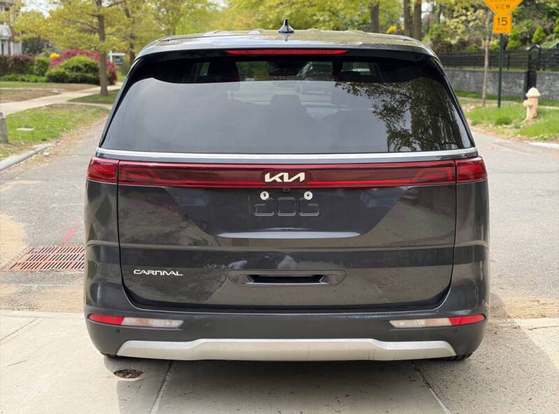 2023 Kia Carnival LX