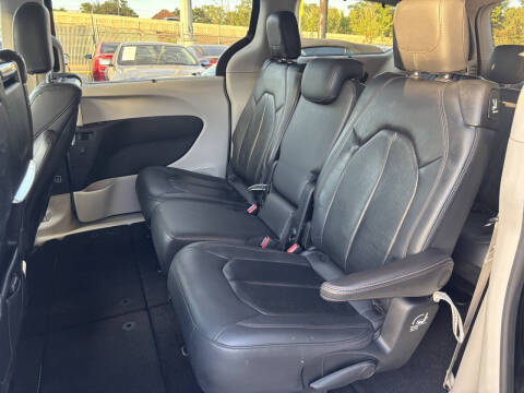 2017 Chrysler Pacifica Touring-L Plus