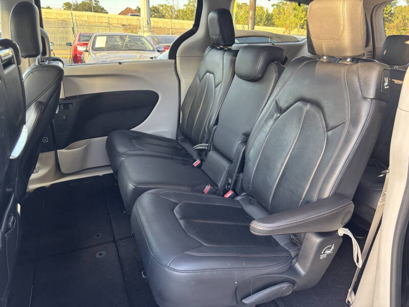 2017 Chrysler Pacifica Touring-L Plus