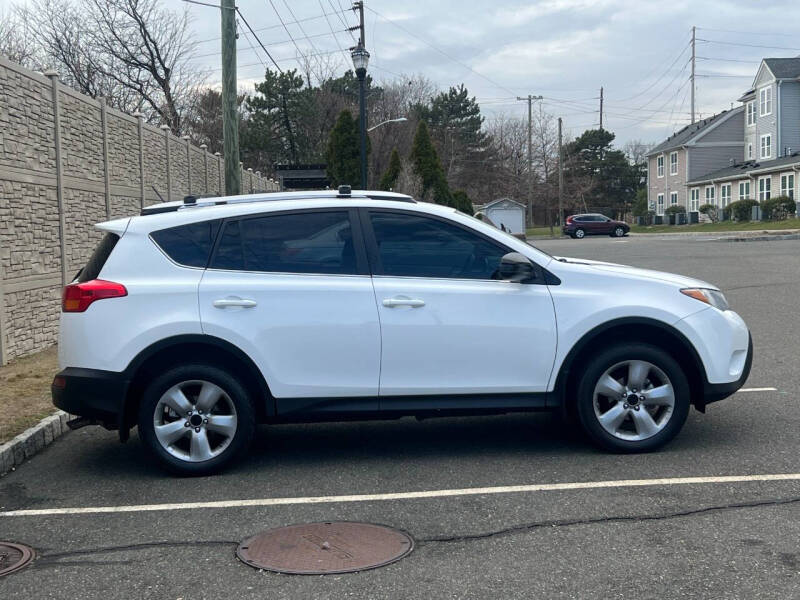 2013 Toyota RAV4 LE photo 6