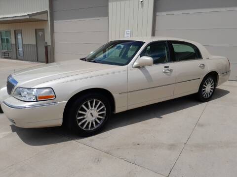 2003 Lincoln Town Car for sale at Pederson's Classics in Sioux Falls SD