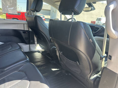 2017 Chrysler Pacifica Touring-L