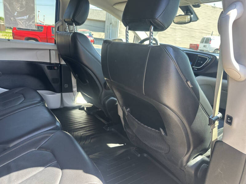 2017 Chrysler Pacifica Touring-L