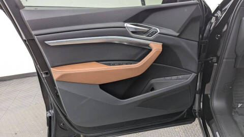 2022 Audi e-tron quattro Premium