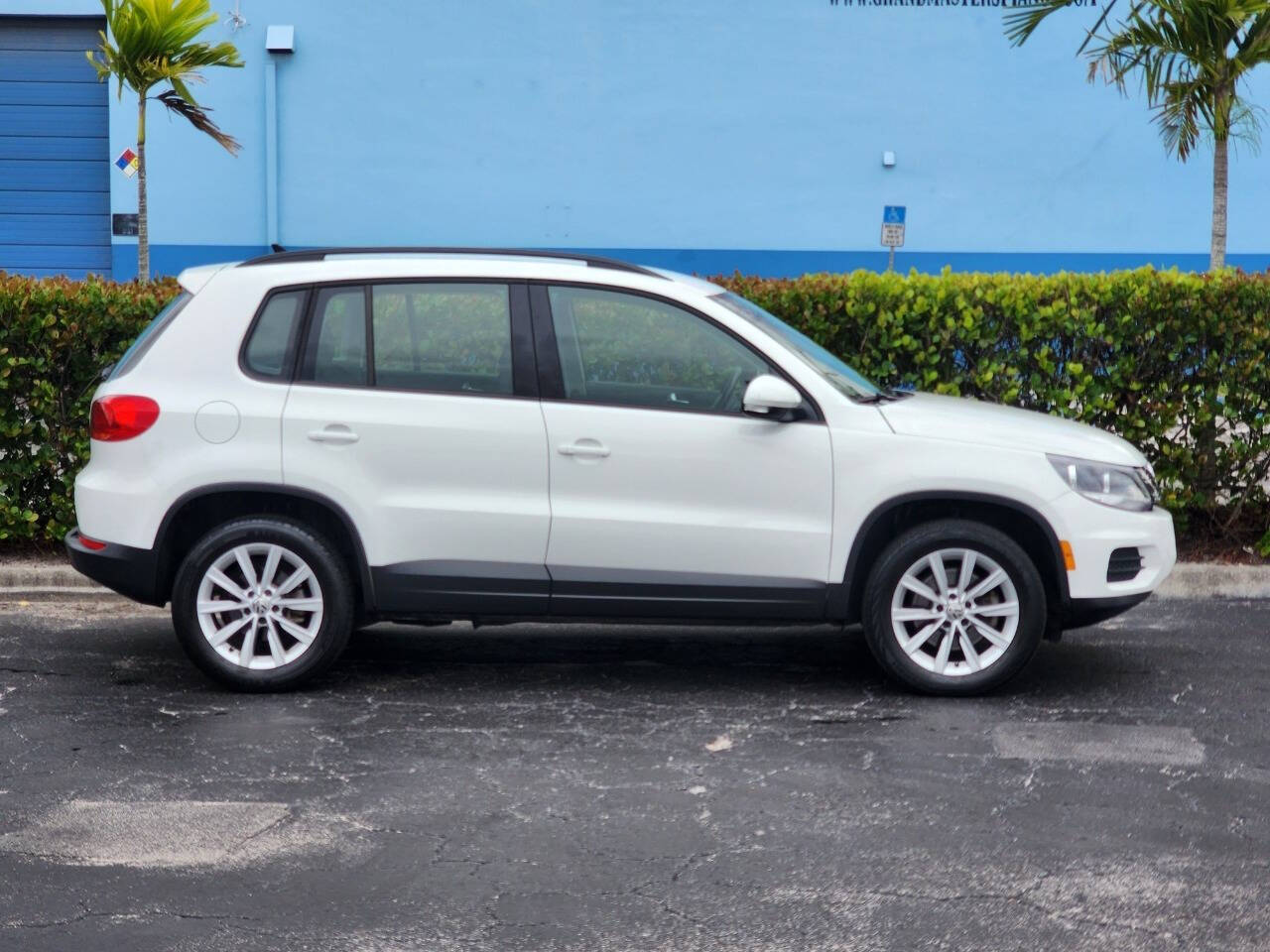 2017 Volkswagen Tiguan for sale at JT AUTO INC in Oakland Park, FL