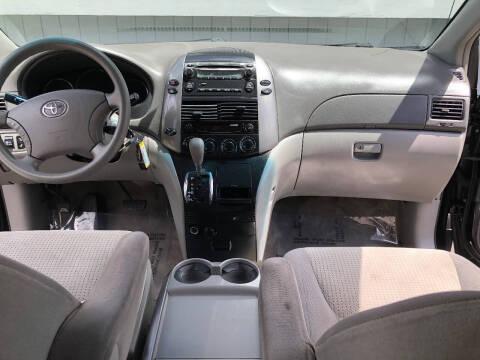 2009 Toyota Sienna LE 7-Passenger