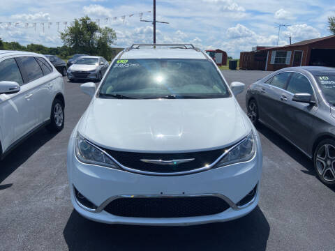 2018 Chrysler Pacifica for sale at EAGLE ONE AUTO SALES in Leesburg OH