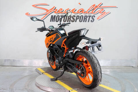 2023 KTM 200 Duke