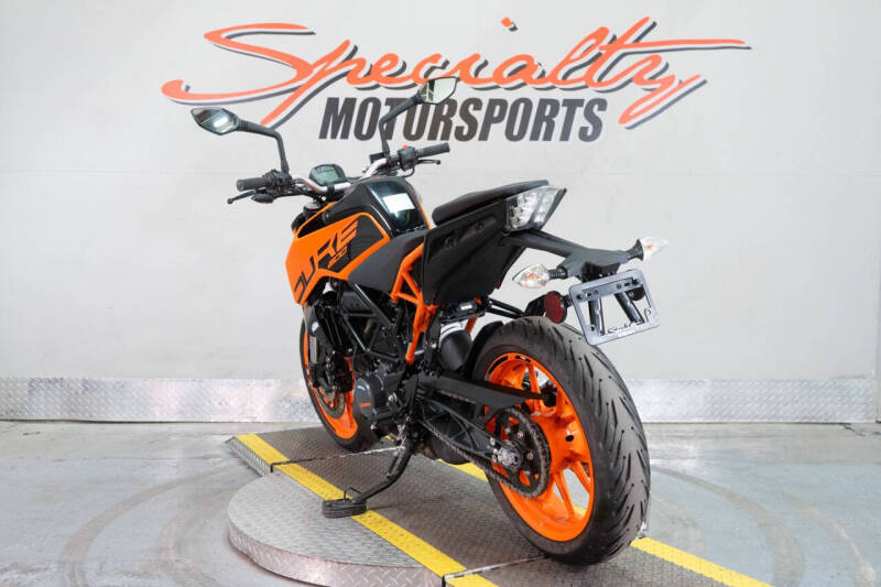 2023 KTM 200 Duke
