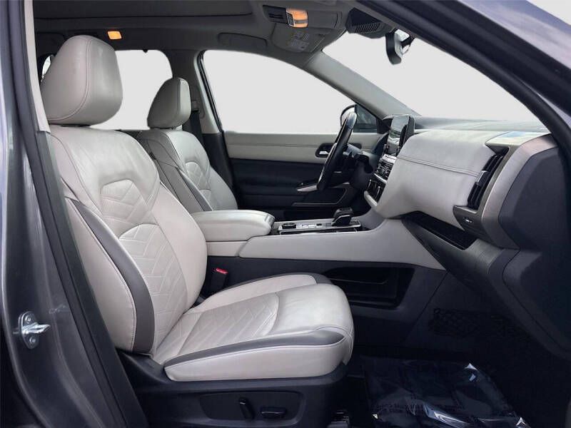 2022 Nissan Pathfinder Platinum