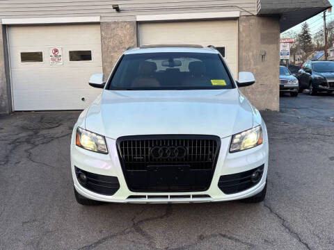 2011 Audi Q5 2.0T quattro Premium Plus
