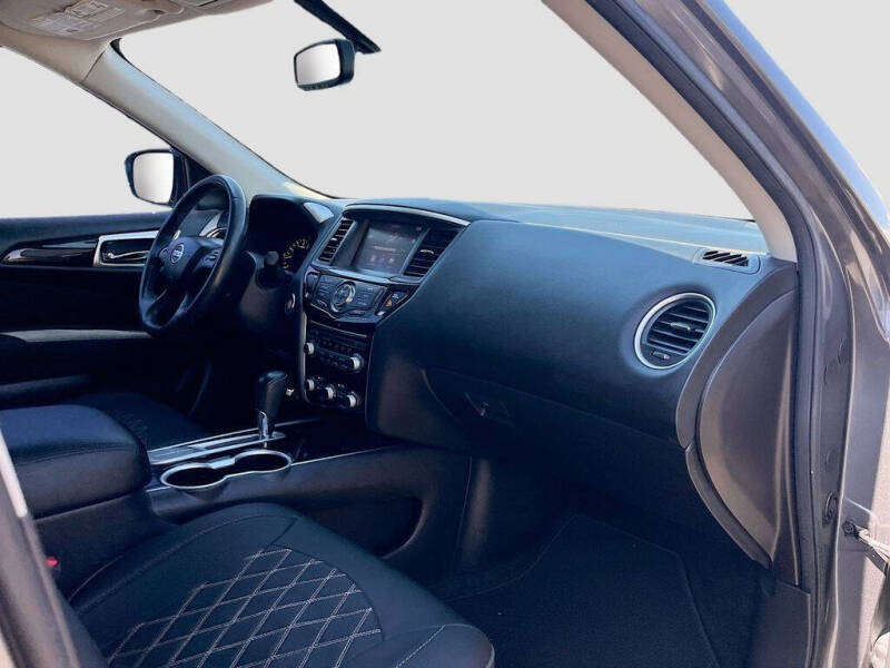 2017 Nissan Pathfinder SV