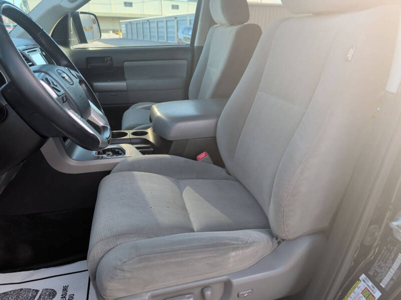 2015 Toyota Sequoia SR5