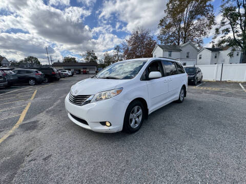 2011 Toyota Sienna LE 8-Passenger