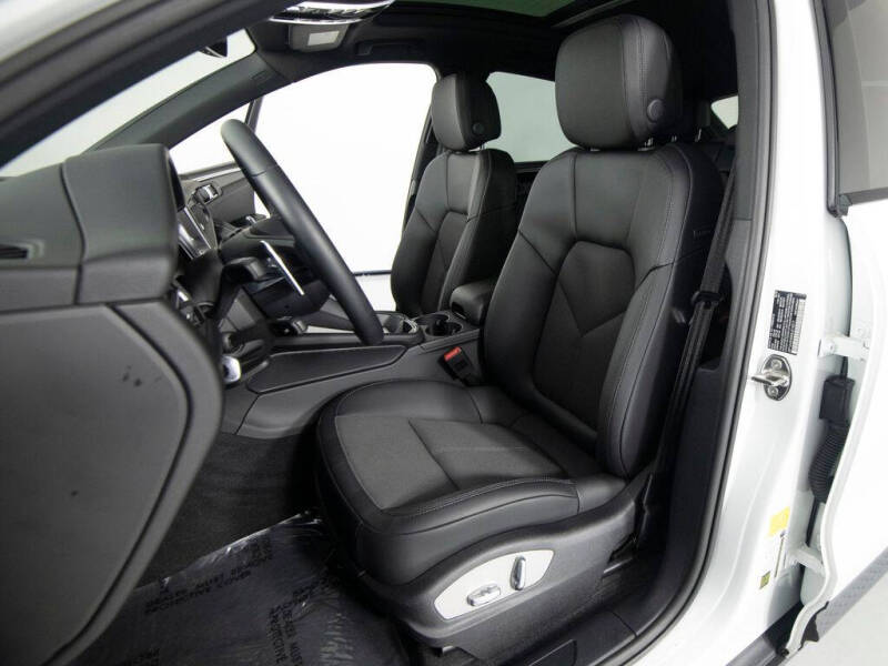 2025 Porsche Macan