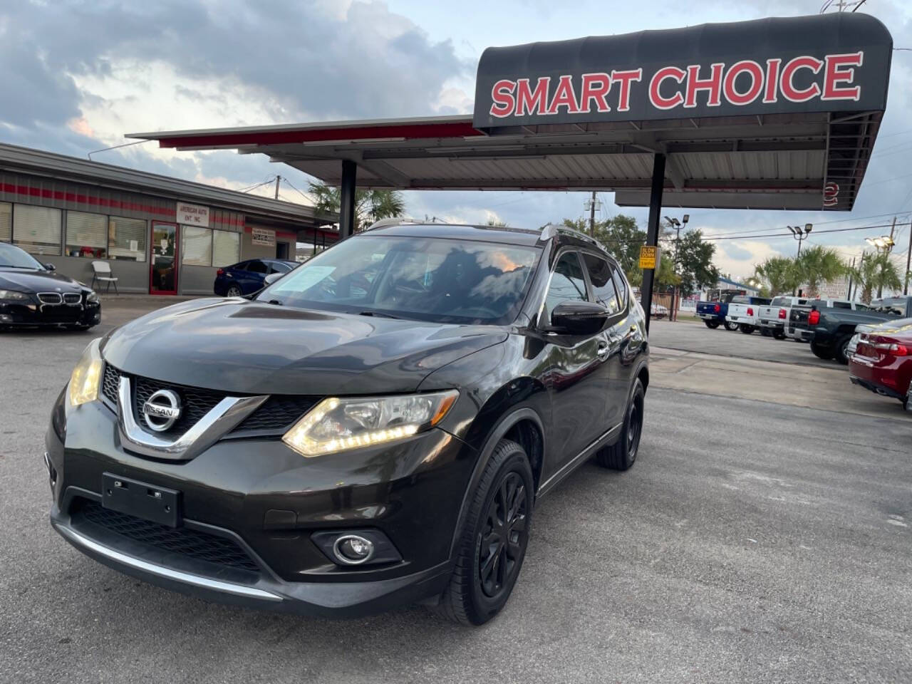 2016 Nissan Rogue for sale at SMART CHOICE AUTO in Pasadena, TX