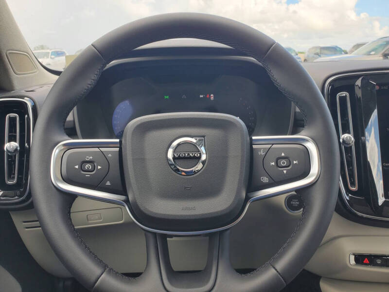 2026 Volvo XC40 B4 Plus