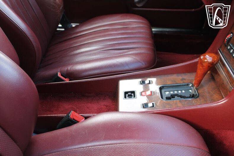 1987 Mercedes-Benz 560-Class 560 SL